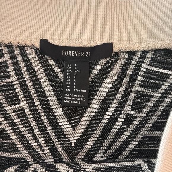 Forever21 Cream & Black, Tribal Design, Sweater Mini Skirt- size L - Picture 3 of 6